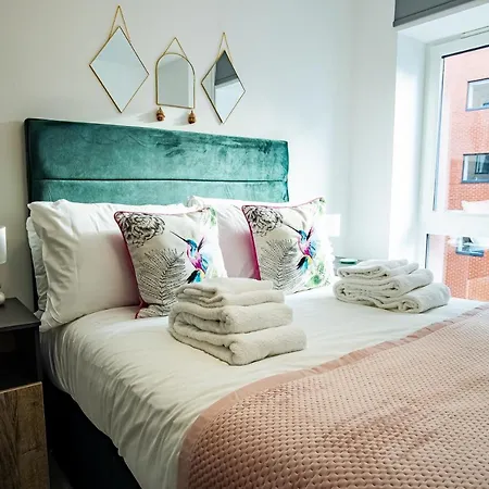Smith House 1&2 Bed Apts Near Brindley Place, Canals, Bhm Arena, Broad St, Free Parking By Opulent