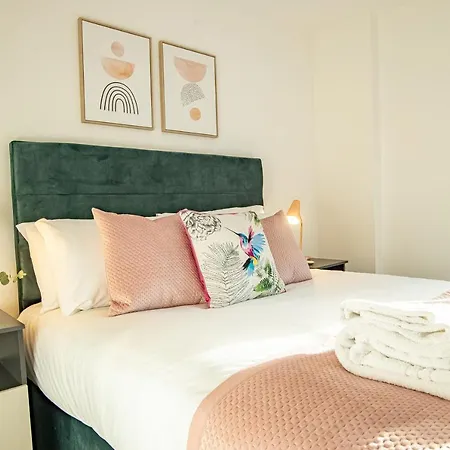 Smith House 1&2 Bed Apts Near Brindley Place, Canals, Bhm Arena, Broad St, Free Parking By Opulent Birmingam