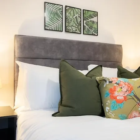 Smith House 1&2 Bed Apts Near Brindley Place, Canals, Bhm Arena, Broad St, Free Parking By Opulent Birmingam